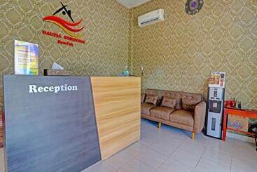 هتل Oyo 91203 Naufal Residence Syariah