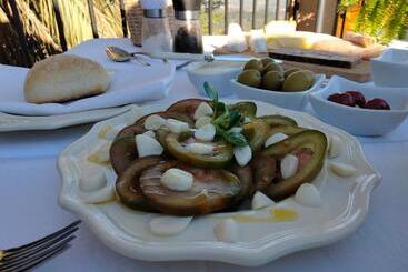 Les Penyetes Boutique Bed And Breakfast