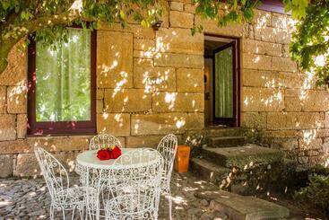 پانسیون Casal De Tralhariz   Turismo De Habitacao
