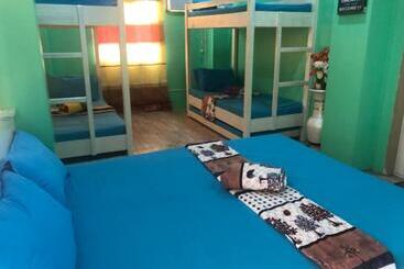 酒店 Airusxander Front Beach Resort
