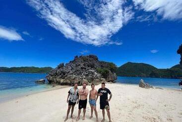 酒店 Airusxander Front Beach Resort