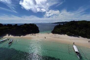酒店 Airusxander Front Beach Resort