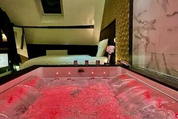 בית מלון כפרי L Intemporel Suite Spa