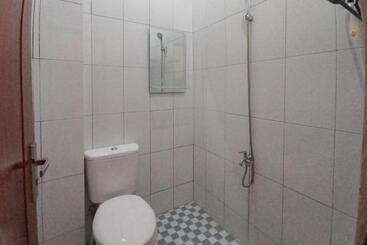 هتل Reddoorz Syariah Near Sentani City Square