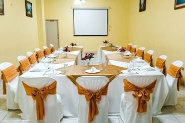 هتل Suites Costa De Oro