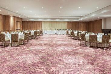 هتل Crowne Plaza Airport, An Ihg