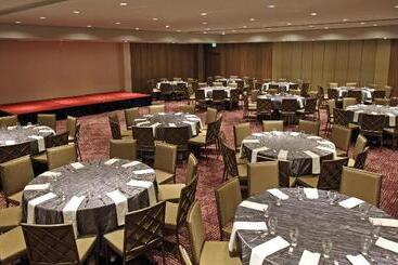 هتل Crowne Plaza Airport, An Ihg