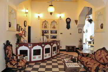 هتل Dhow Palace