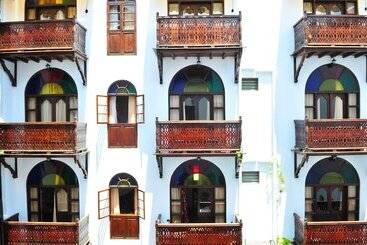 هتل Dhow Palace