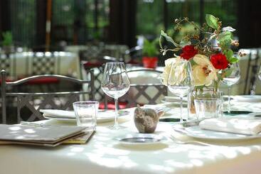 هتل Demeures Et Chateaux L Abbaye Caladoise Anciennement Hostellerie Ferme Du Poulet