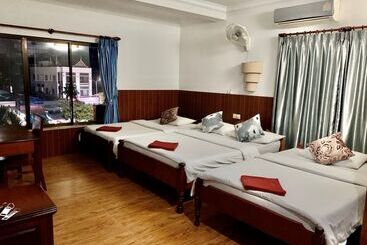 هتل Jasmine Lodge