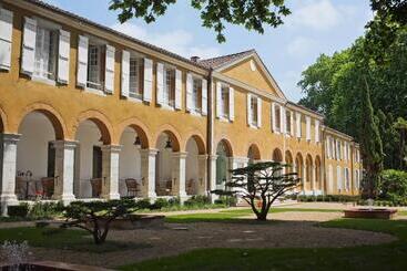 هتل La Bastide En Gascogne