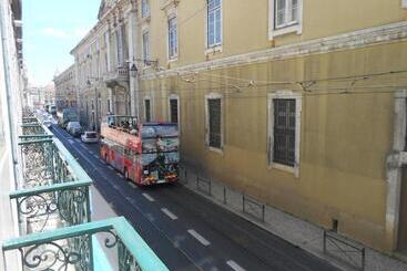 هتل Lisbon Arsenal Suites
