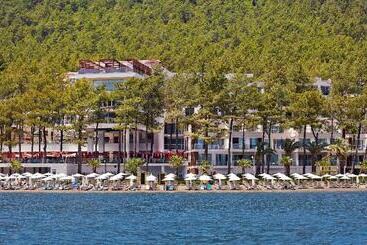 هتل Orka Lotus Beach