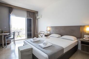 هتل Silver Bay