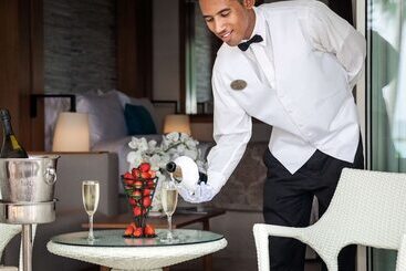 هتل Sonesta Ocean Point Resort  All Inclusive   Adults Only