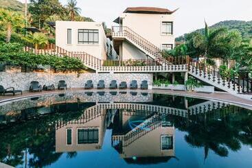 هتل The Tarna Resort, Koh Tao