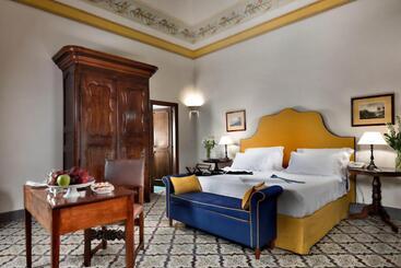 هتل Villa Cimbrone