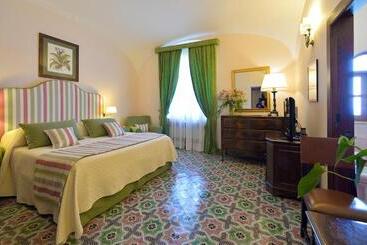 هتل Villa Cimbrone