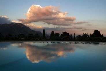 هتل Villa Cimbrone