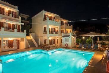 Kostis Villas