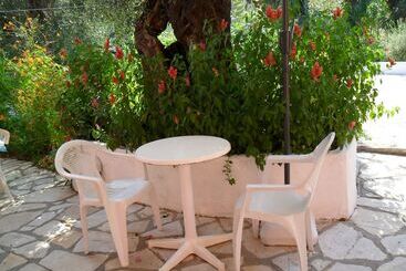 Marilena Apartments & Studios