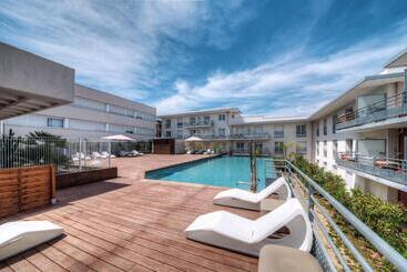 اقامتگاه Comfort Aparthotel Antibes Le Maestria