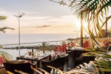 Saccharum Resort