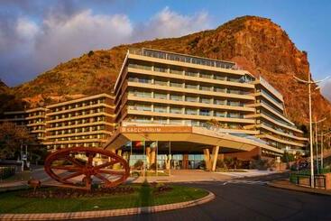 Saccharum Resort