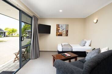 Centre Court Motel