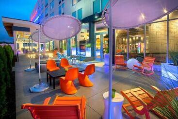 ホテル Aloft Buffalo Airport