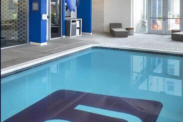 ホテル Aloft Buffalo Airport