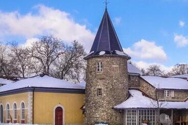 هتل Chateau De Bossey