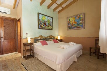 هتل Es Revellar Art Resort  Adults Only