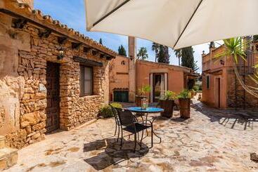 هتل Es Revellar Art Resort  Adults Only