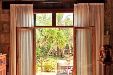 هتل Es Revellar Art Resort  Adults Only