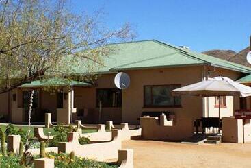 هتل Goibib Mountain Lodge