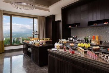 هتل Hilton Dushanbe
