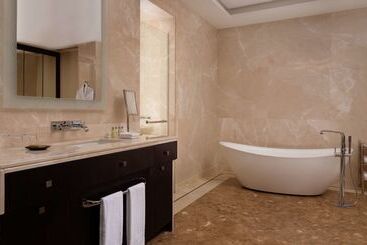 هتل Hilton Dushanbe