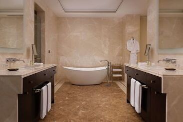 هتل Hilton Dushanbe