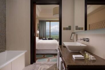 هتل Hilton Dushanbe