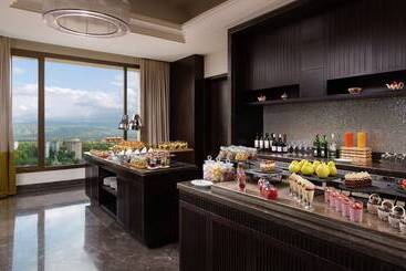 هتل Hilton Dushanbe