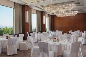 هتل Hilton Dushanbe