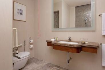 هتل Hilton Dushanbe