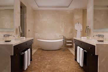 هتل Hilton Dushanbe