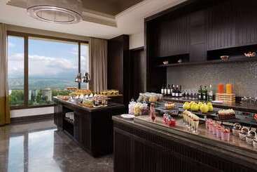 هتل Hilton Dushanbe