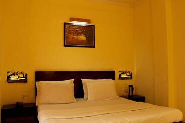 호텔 Himalaya Haridwar @ Har Ki Pauri Road