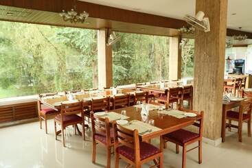هتل Jungle Park Resorts