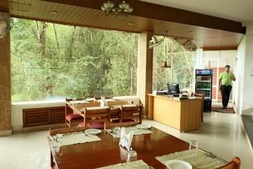 هتل Jungle Park Resorts
