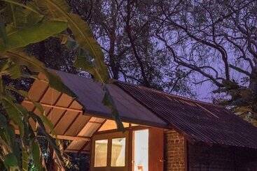 هتل Kunene River Lodge